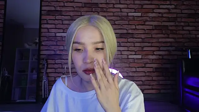 saya li1 online show from November 20, 10:31 pm