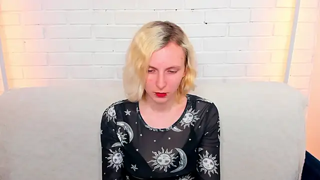 LikiLips online show from May 7, 1:00 am