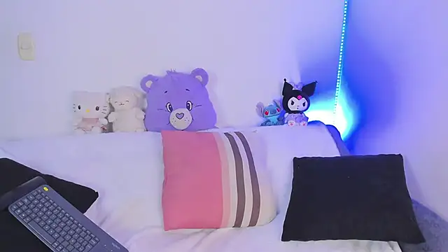 Snapshot of LucieAngels chatting on March 27, 9:53 am LucieAngels online show from March 27, 9:53 am