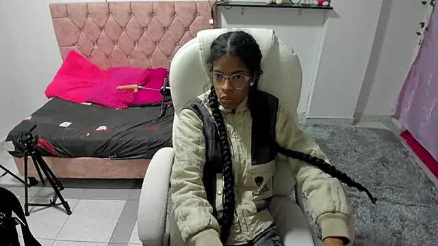 thianahorny online show from December 22, 10:01 am