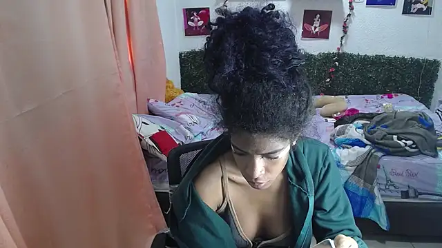 Snapshot of thianahorny chatting on May 15, 1:29 pm thianahorny online show from May 15, 1:29 pm