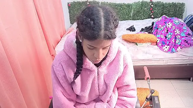 Snapshot of thianahorny chatting on July 4, 12:22 pm thianahorny online show from July 4, 12:22 pm
