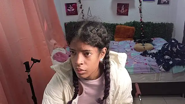 Snapshot of thianahorny chatting on July 6, 1:41 pm thianahorny online show from July 6, 1:41 pm