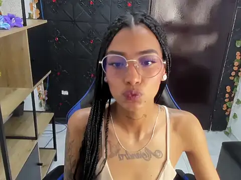 Snapshot of KarlaSlutSkinny__ chatting on May 6, 2:51 am KarlaSlutSkinny online show from May 6, 2:51 am