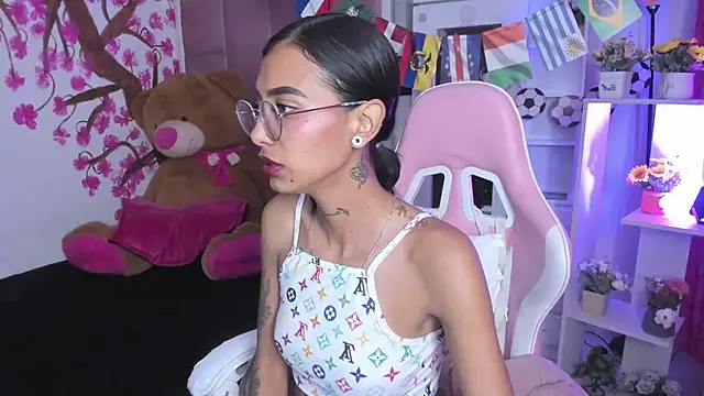 Snapshot of KarlaSlutSkinny__ chatting on June 18, 8:46 pm KarlaSlutSkinny online show from June 18, 8:46 pm
