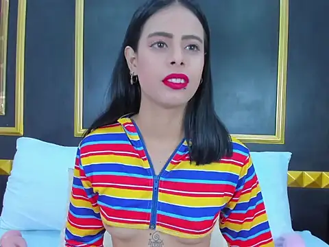 laura maite  online show from November 17, 12:00 pm