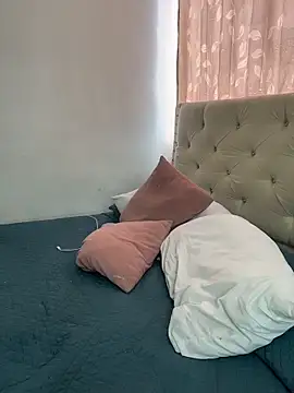 Snapshot of MeganHillss chatting on February 15, 3:20 pm MeganHillss online show from February 15, 3:20 pm