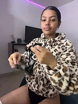 Snapshot of MeganHillss chatting on February 19, 7:04 am MeganHillss online show from February 19, 7:04 am