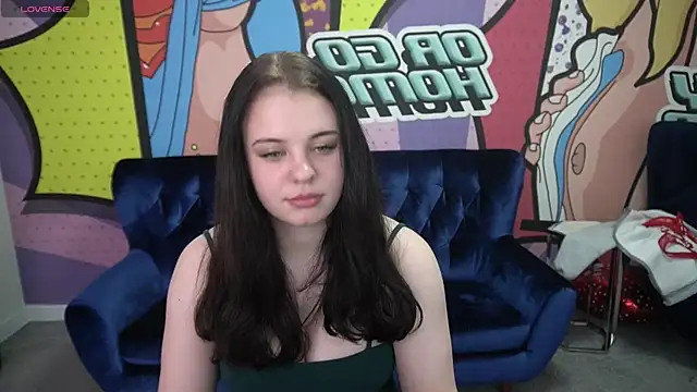 Snapshot of SnowWhiti chatting on April 3, 6:50 pm SnowWhiti online show from April 3, 6:50 pm