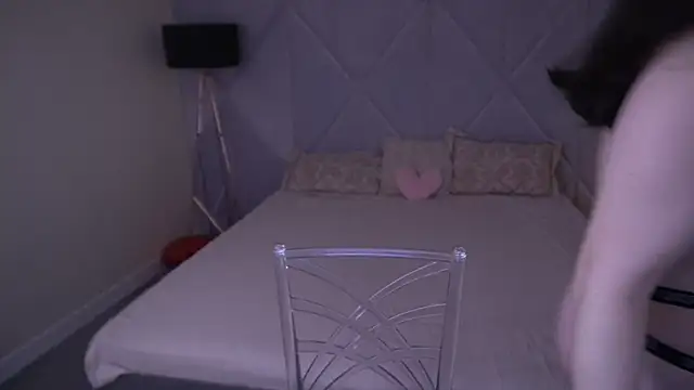 Snapshot of SnowWhiti chatting on April 6, 7:15 pm SnowWhiti online show from April 6, 7:15 pm