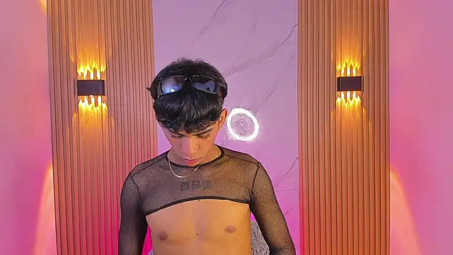 Snapshot of Ethan_thouse chatting on November 28, 8:11 pm Ethan thouse online show from November 28, 8:11 pm