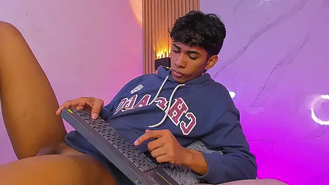 Snapshot of Ethan_thouse chatting on December 3, 7:34 pm Ethan thouse online show from December 3, 7:34 pm