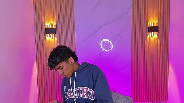 Snapshot of Ethan_thouse chatting on December 4, 7:11 pm Ethan thouse online show from December 4, 7:11 pm