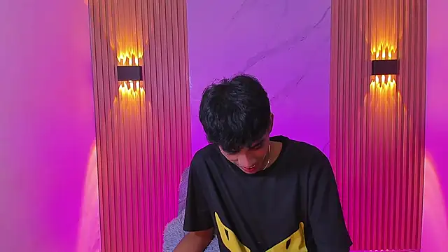 Snapshot of Ethan_thouse chatting on December 5, 7:10 pm Ethan thouse online show from December 5, 7:10 pm