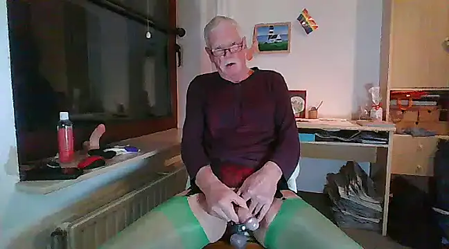 super-snoopy online show from December 23, 3:55 pm