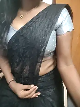 Snapshot of Tamilmallu-duskygirl03 chatting on May 15, 4:52 am Tamilmallu-duskygirl03 online show from May 15, 4:52 am