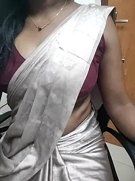 Snapshot of Tamilmallu-duskygirl03 chatting on May 16, 12:04 pm Tamilmallu-duskygirl03 online show from May 16, 12:04 pm