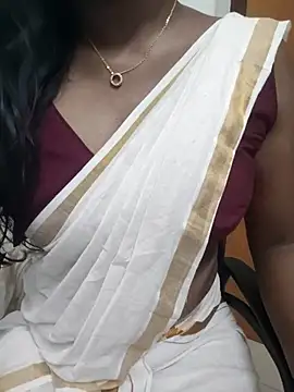 Snapshot of Tamilmallu-duskygirl03 chatting on May 17, 5:05 am Tamilmallu-duskygirl03 online show from May 17, 5:05 am