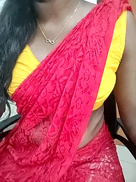 Snapshot of Tamilmallu-duskygirl03 chatting on May 18, 11:38 am Tamilmallu-duskygirl03 online show from May 18, 11:38 am