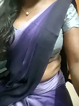 Snapshot of Tamilmallu-duskygirl03 chatting on May 25, 7:09 pm Tamilmallu-duskygirl03 online show from May 25, 7:09 pm