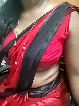 Snapshot of Tamilmallu-duskygirl03 chatting on May 27, 5:26 am Tamilmallu-duskygirl03 online show from May 27, 5:26 am