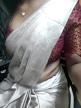 Snapshot of Tamilmallu-duskygirl03 chatting on May 28, 6:00 am Tamilmallu-duskygirl03 online show from May 28, 6:00 am