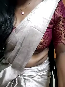 Snapshot of Tamilmallu-duskygirl03 chatting on May 28, 6:16 pm Tamilmallu-duskygirl03 online show from May 28, 6:16 pm