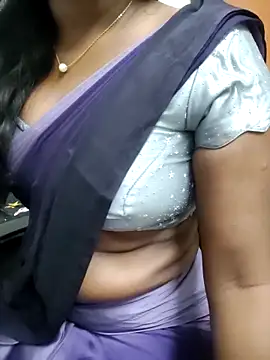 Snapshot of Tamilmallu-duskygirl03 chatting on May 31, 5:04 am Tamilmallu-duskygirl03 online show from May 31, 5:04 am
