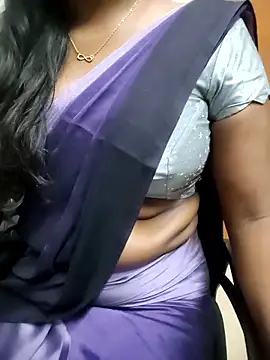Snapshot of Tamilmallu-duskygirl03 chatting on May 31, 6:09 pm Tamilmallu-duskygirl03 online show from May 31, 6:09 pm
