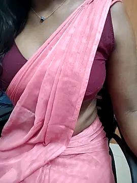 Snapshot of Tamilmallu-duskygirl03 chatting on June 2, 5:42 am Tamilmallu-duskygirl03 online show from June 2, 5:42 am