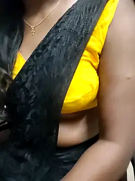 Snapshot of Tamilmallu-duskygirl03 chatting on June 3, 2:33 pm Tamilmallu-duskygirl03 online show from June 3, 2:33 pm