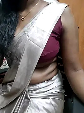 Snapshot of Tamilmallu-duskygirl03 chatting on June 6, 3:28 pm Tamilmallu-duskygirl03 online show from June 6, 3:28 pm