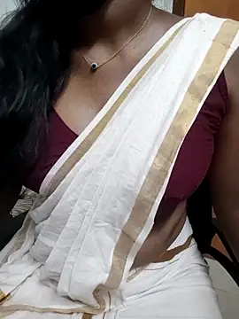 Snapshot of Tamilmallu-duskygirl03 chatting on June 15, 11:56 am Tamilmallu-duskygirl03 online show from June 15, 11:56 am