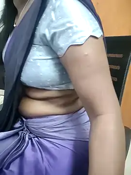 Snapshot of Tamilmallu-duskygirl03 chatting on June 16, 4:48 am Tamilmallu-duskygirl03 online show from June 16, 4:48 am