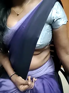 Snapshot of Tamilmallu-duskygirl03 chatting on June 16, 4:53 pm Tamilmallu-duskygirl03 online show from June 16, 4:53 pm
