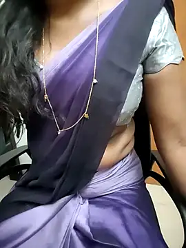 Snapshot of Tamilmallu-duskygirl03 chatting on June 27, 12:44 pm Tamilmallu-duskygirl03 online show from June 27, 12:44 pm