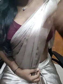 Snapshot of Tamilmallu-duskygirl03 chatting on July 3, 5:41 pm Tamilmallu-duskygirl03 online show from July 3, 5:41 pm