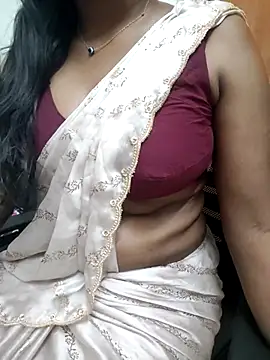 Snapshot of Tamilmallu-duskygirl03 chatting on July 8, 5:23 am Tamilmallu-duskygirl03 online show from July 8, 5:23 am