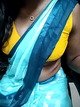 Snapshot of Tamilmallu-duskygirl03 chatting on July 17, 5:25 am Tamilmallu-duskygirl03 online show from July 17, 5:25 am