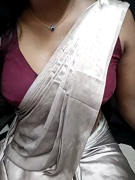 Snapshot of Tamilmallu-duskygirl03 chatting on July 18, 6:50 am Tamilmallu-duskygirl03 online show from July 18, 6:50 am