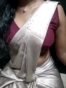 Snapshot of Tamilmallu-duskygirl03 chatting on July 18, 6:56 pm Tamilmallu-duskygirl03 online show from July 18, 6:56 pm
