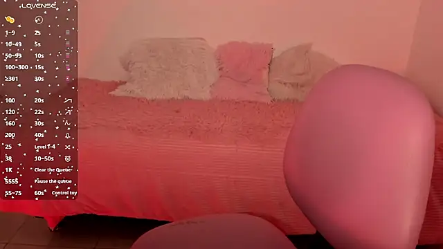 Snapshot of Ashleyroys_111 chatting on July 9, 8:13 pm Ashleyroys 111 online show from July 9, 8:13 pm