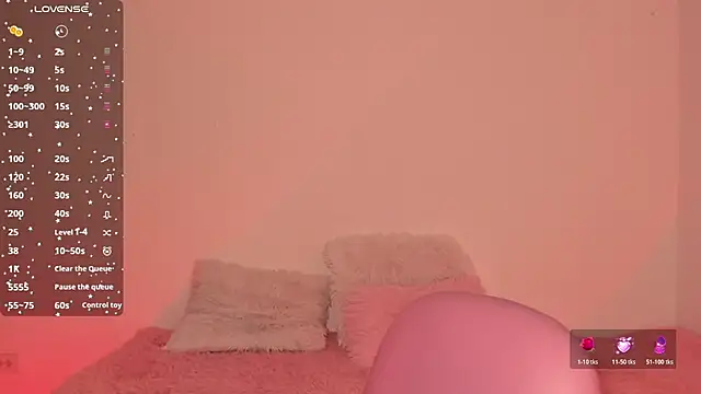Snapshot of Ashleyroys_111 chatting on July 22, 8:00 pm Ashleyroys 111 online show from July 22, 8:00 pm