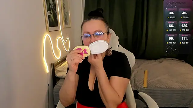 hottyannaa online show from February 11, 2:49 am