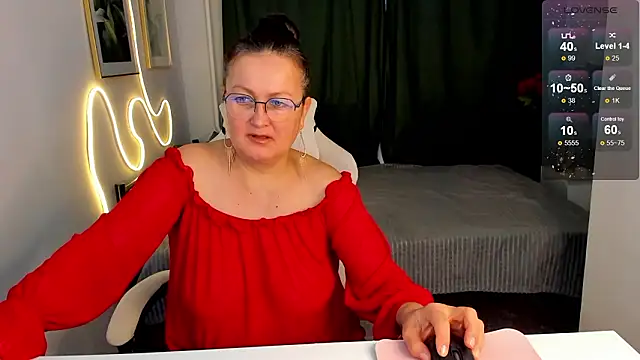 hottyannaa online show from February 18, 2:51 am