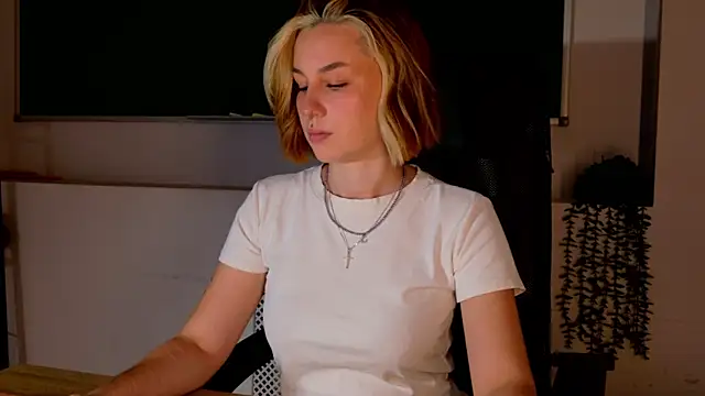 ClaireMathis online show from June 23, 2:59 pm