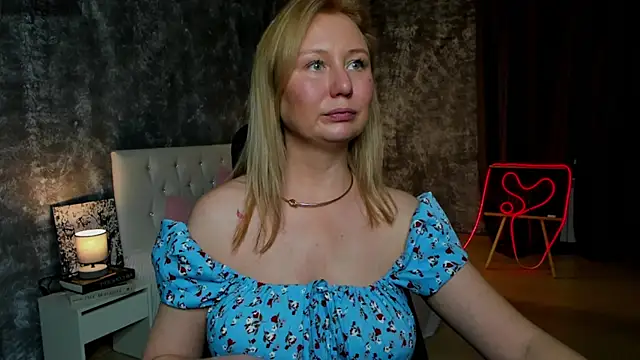 scent  of woman online show from October 21, 1:39 am