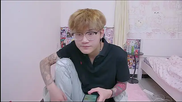 KK-cuteboy online show from April 10, 5:12 am