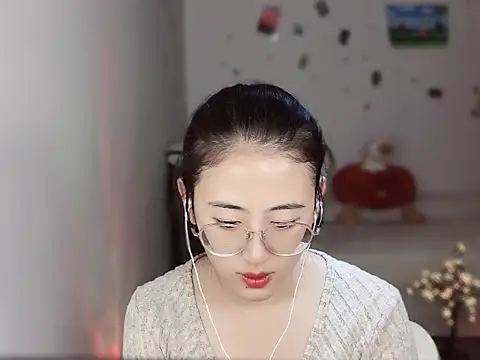 Snapshot of Queena_ chatting on December 16, 6:51 am Queena online show from December 16, 6:51 am