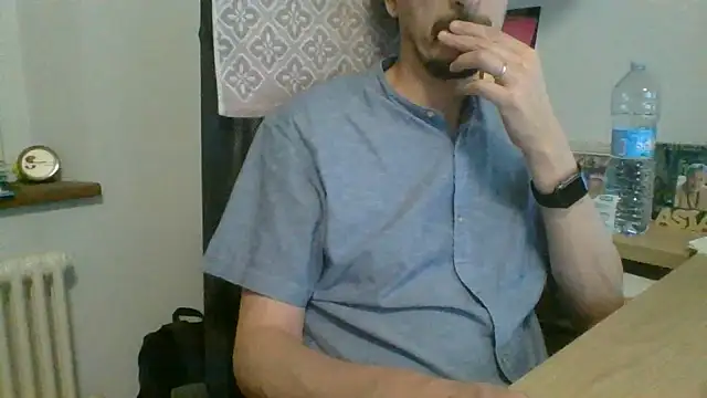 Snapshot of Kawayleo chatting on June 7, 9:18 pm Kawayleo online show from June 7, 9:18 pm